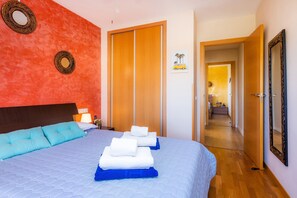 2 bedrooms, iron/ironing board, free WiFi, bed sheets - Apartment "Sweet Sea" in Port of Alcudia with Shared Pool, Shared Terraces & Wi-Fi (Puerto de Alcudia)