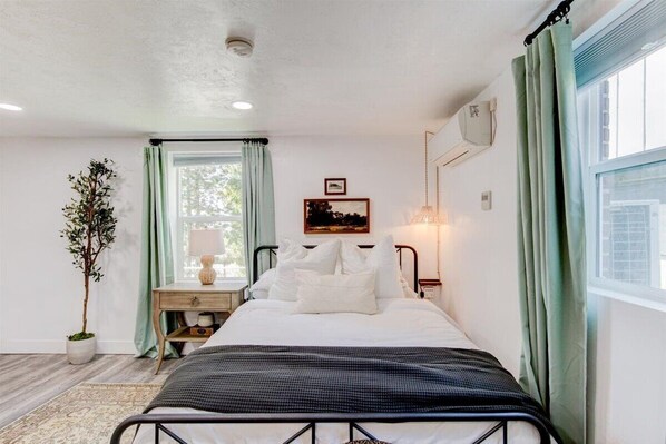 1 habitación, tabla de planchar con plancha, wifi y ropa de cama 