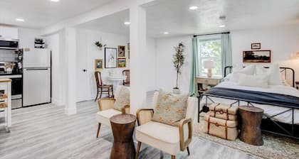 Garden level studio apt ⊹city views⊹ near U of U