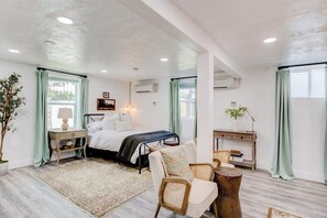 1 habitación, tabla de planchar con plancha, wifi y ropa de cama 