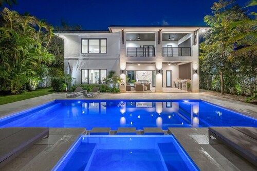 Brand new Villa with Pool/Jacuzzi/GameRoom