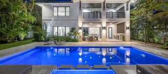 Brand new Villa with Pool/Jacuzzi/GameRoom