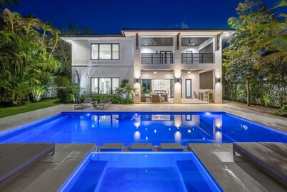 Brand new Villa with Pool/Jacuzzi/GameRoom