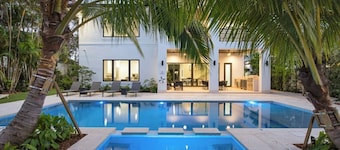 Brand new Villa with Pool/Jacuzzi/GameRoom