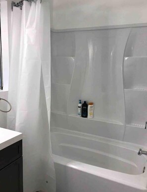 Hair dryer, towels, soap, shampoo - UNIT #4 Studio/1-bath 300 sq. ft suite with Parking & 2 Beds including a kitchenette (San Diego)