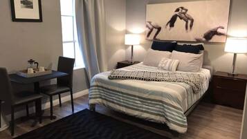 Bureau, fer et planche Ă repasser, lit parapluie, Wi-Fi gratuit