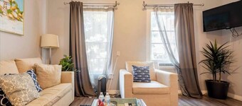This hotel is a 1 bedroom(s), 1 bathrooms, located in San Diego, CA.