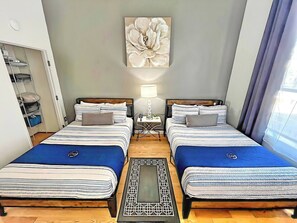 2 bedrooms, desk, iron/ironing board, travel crib - UNIT #203  2-bedroom/1-bath 500 sq. ft suite with Parking & 4 Beds including a full kitchen - Washer/Dryer (San Diego)