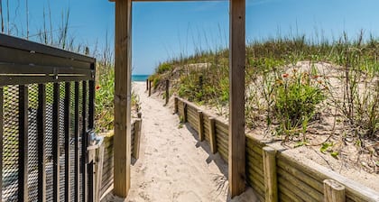 Beautiful 2BR/2BA ocean view condo that feels like home