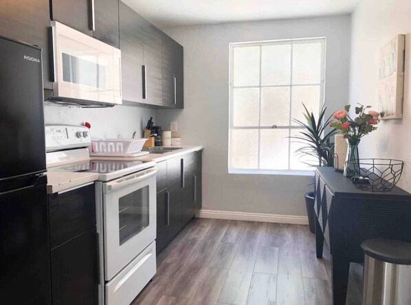 Fridge, microwave, oven, stovetop