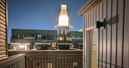 Light and Airy Townhome with roofdeck and yard