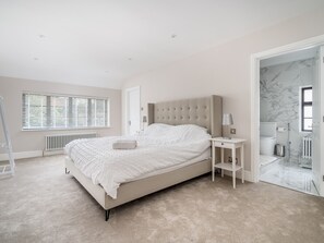 4 chambres, fer et planche à repasser, Wi-Fi gratuit, draps fournis