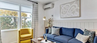 Designer 2 bd apt / 1 King Bed /blocks from U of U