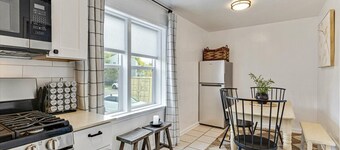 Designer 2 bd apt / 1 King Bed /blocks from U of U