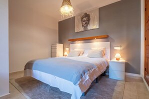 2 Schlafzimmer, Schreibtisch, Bügeleisen/Bügelbrett, kostenloses WLAN