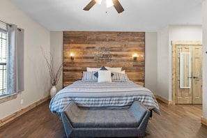 9 bedrooms, iron/ironing board, free WiFi, bed sheets - Lakefront Haven, an Amazing 9 Bedroom Vacation Home Where the Fun Never Ends! (Branson)