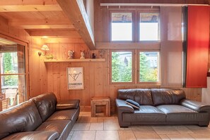 Televisión y chimenea 