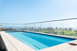 Pool - Luxe 2-Bed in Trendy Green Point , Pool Views (Cape Town)
