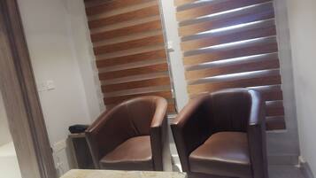 Studio Suite | Living area | TV