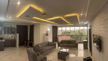 Habitación doble presidencial de uso individual | Área de sala de estar | Televisión