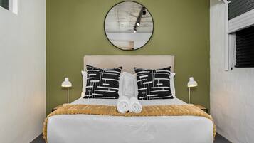 3 bedrooms, iron/ironing board, Internet, bed sheets