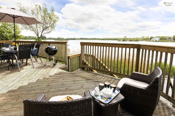Outdoor dining - Mill Village 66, Damsel Cottage (P) (Somerford Keynes)