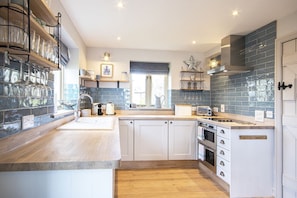 Fridge, microwave, oven, dishwasher - Mill Village 68, Somer House (P) (Somerford Keynes)