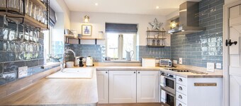 Mill Village 68, Somer House (P)