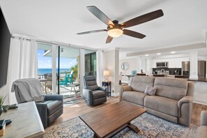 Smart TV, lettore DVD, libri