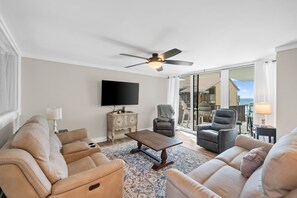 Smart TV, DVD player, books - PW301 - GULF Front Condo! Free Beach Chairs! (PANAMA CITY Beach)