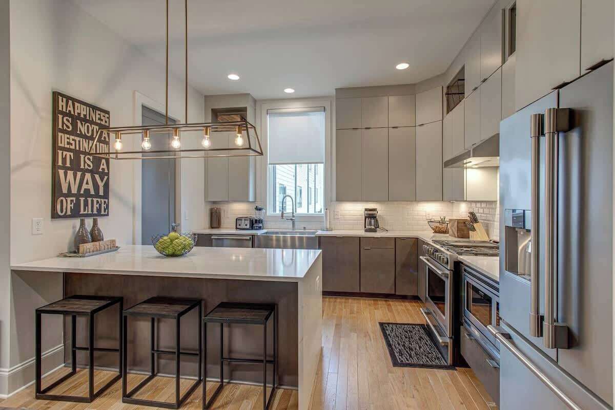 Coffee/tea maker, cookware/dishes/utensils