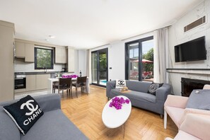 TV, fireplace, DVD player - Villa Welt - Four Bedroom Villa, Sleeps 8 (Dalyan)