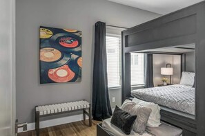 4 bedrooms, iron/ironing board, WiFi, bed sheets