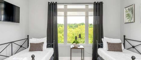 4 habitaciones, tabla de planchar con plancha, wifi y ropa de cama