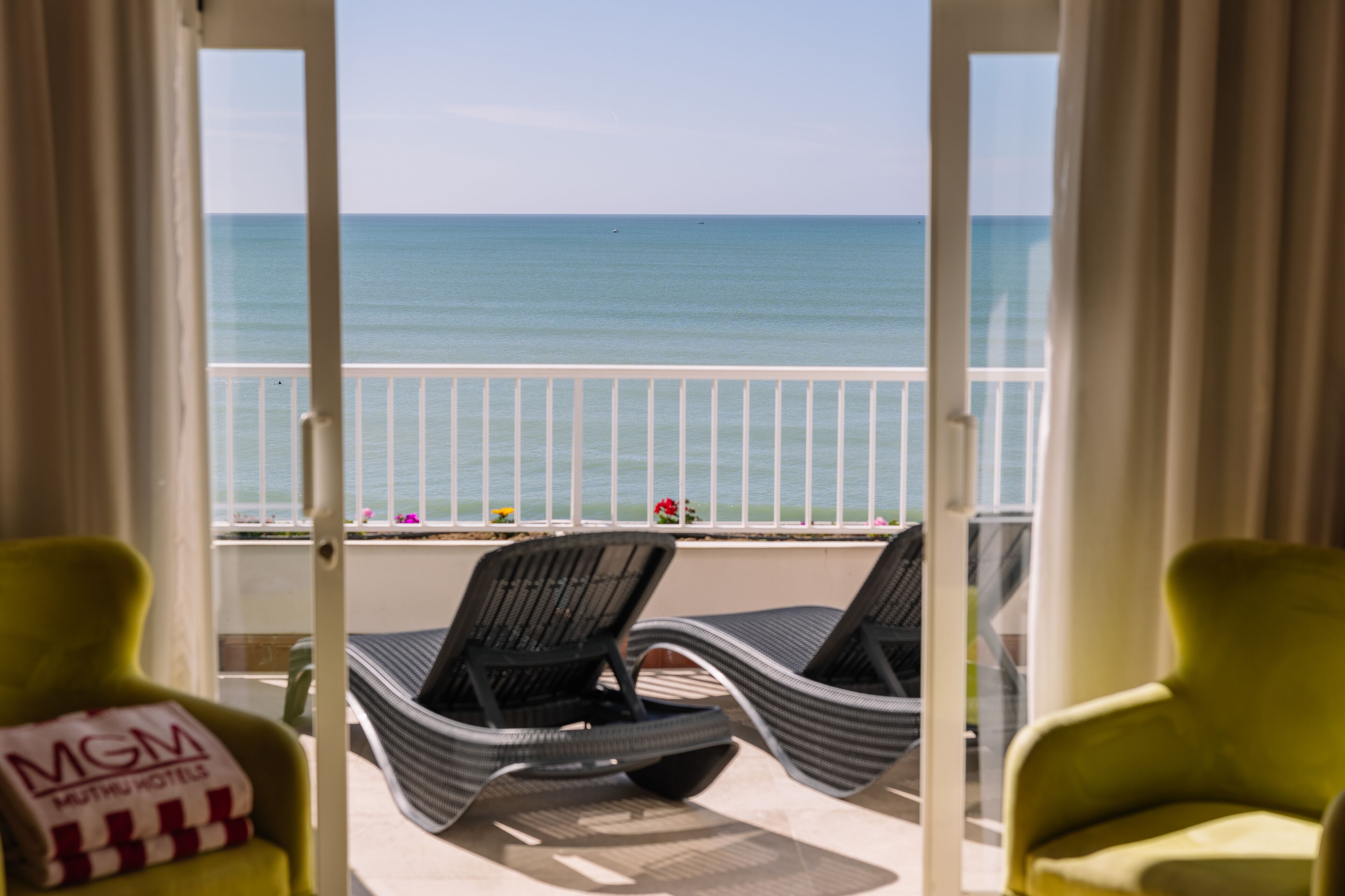 Deluxe Junior Suite 2pax | Minibar, in-room safe, soundproofing, iron/ironing board