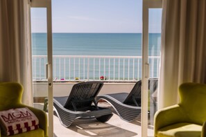 Deluxe Junior Suite 2pax | Minibar, in-room safe, soundproofing, iron/ironing board