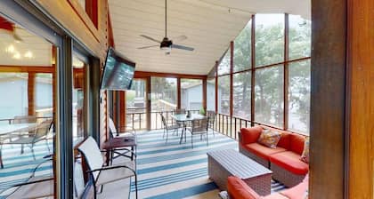 LAKE Views-Dock-FISH-Jacuzzi-Boat Rental service!