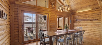 Lakefront Family Retreat • Dock • Hot Tub & Games