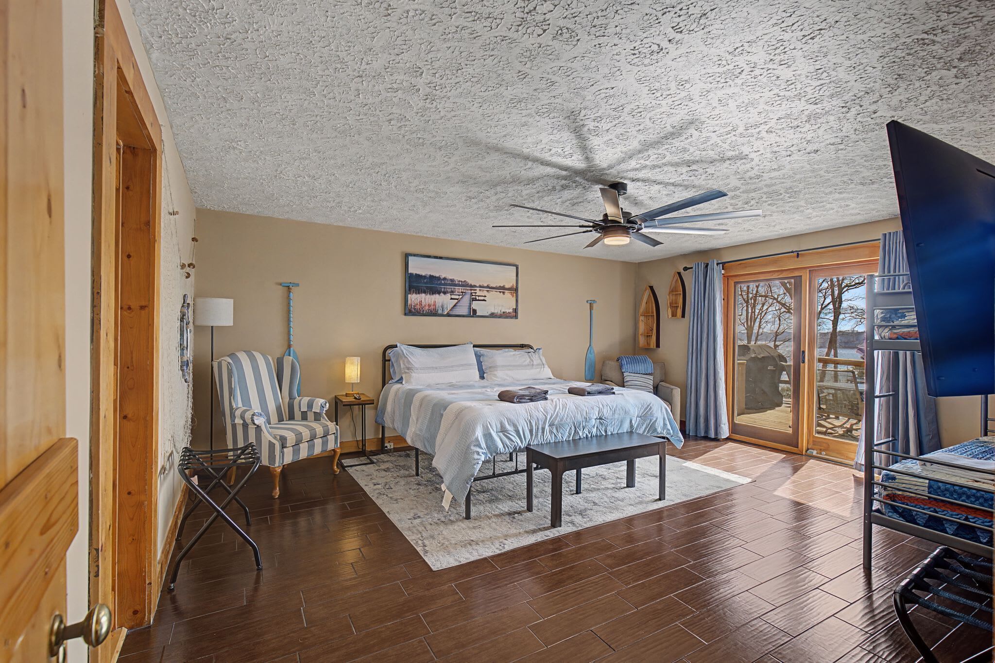 3 quartos, ferros/tábuas de passar roupa, Wi-Fi, roupa de cama