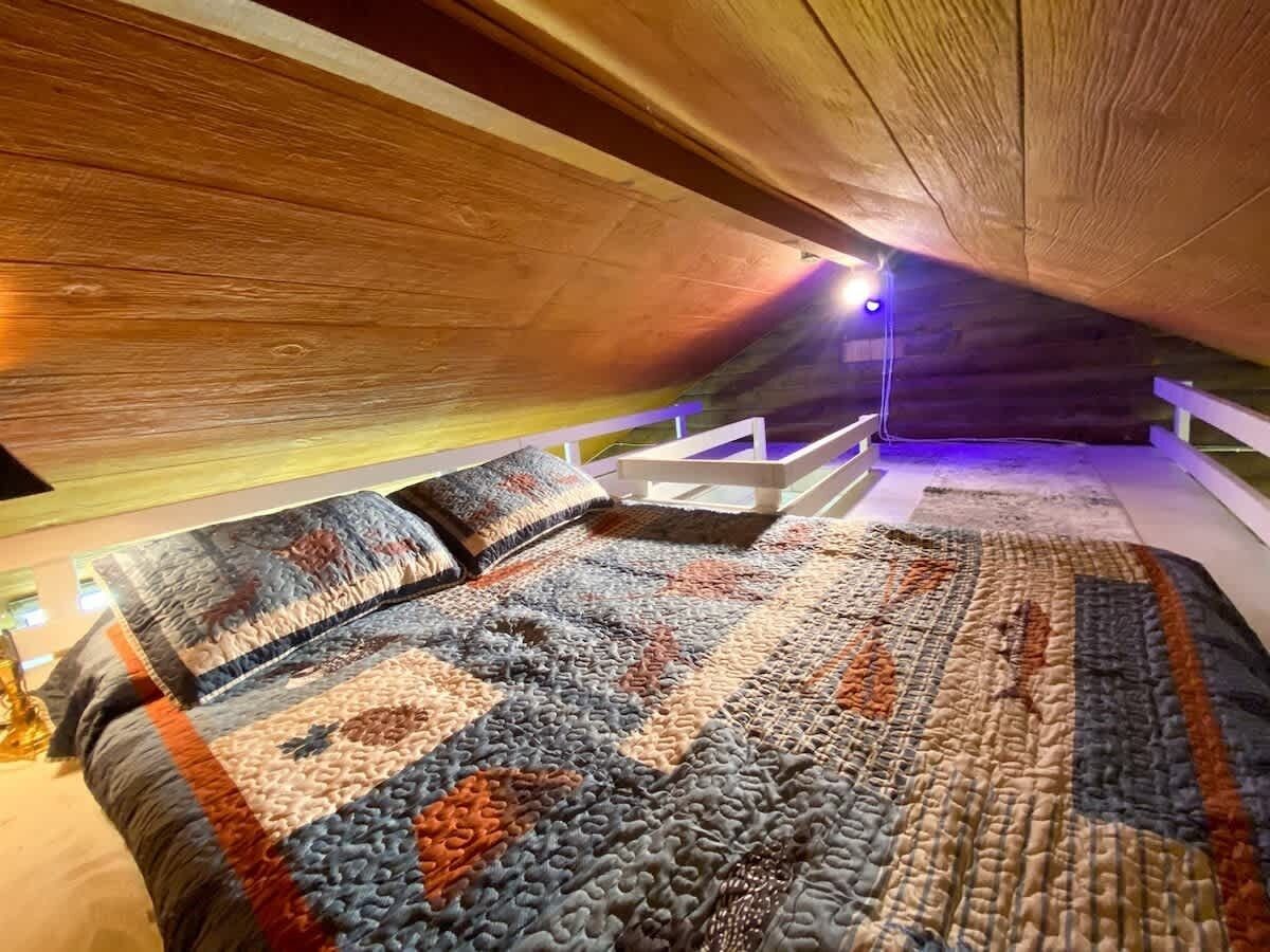 4 habitaciones, tabla de planchar con plancha, wifi y ropa de cama 