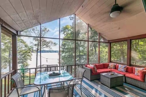 Lakefront Getaway • Game Room • Hot tub & Dock