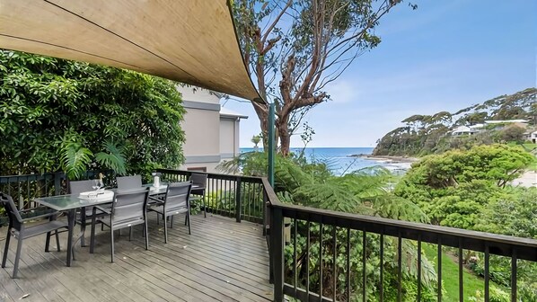 Outdoor dining - Beachfront at Malua - Garden Bay Beach (MALUA BAY)