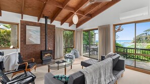 Smart TV - Beachfront at Malua - Garden Bay Beach (MALUA BAY)