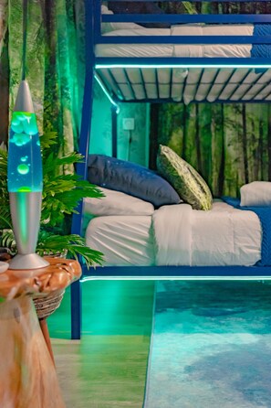 5 bedrooms, desk, iron/ironing board, travel cot - Family Favorite! Game Room, Pool, Hot Tub, Resort Fun (Kissimmee)