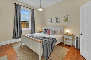 2 habitaciones, tabla de planchar con plancha, cuna de viaje y wifi