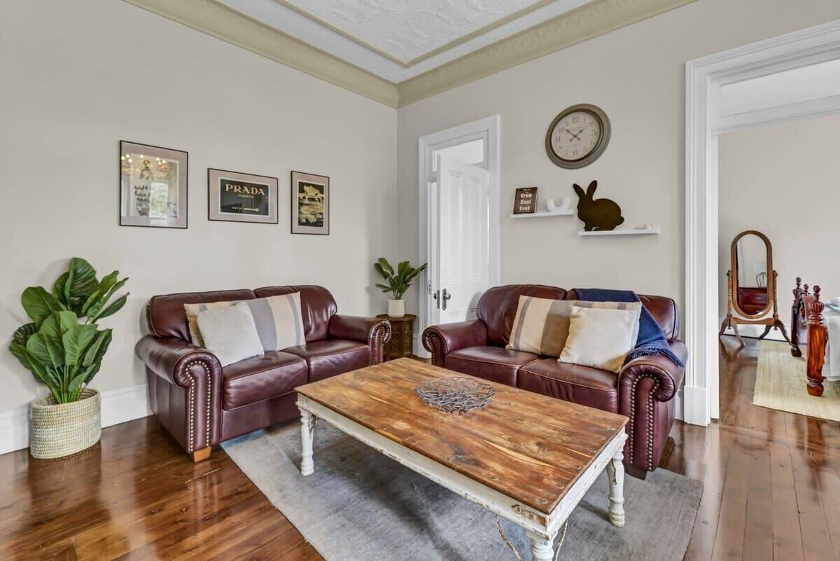 TV, fireplace, offices