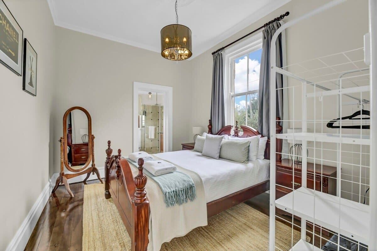 2 bedrooms, iron/ironing board, travel cot, WiFi