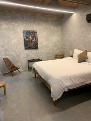 4 bedrooms, iron/ironing board, travel cot, WiFi