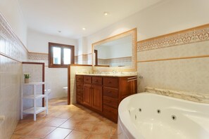 Bathtub, hair dryer, towels
