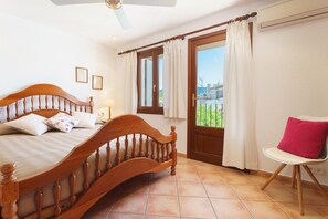 3 bedrooms, iron/ironing board, free WiFi, bed sheets